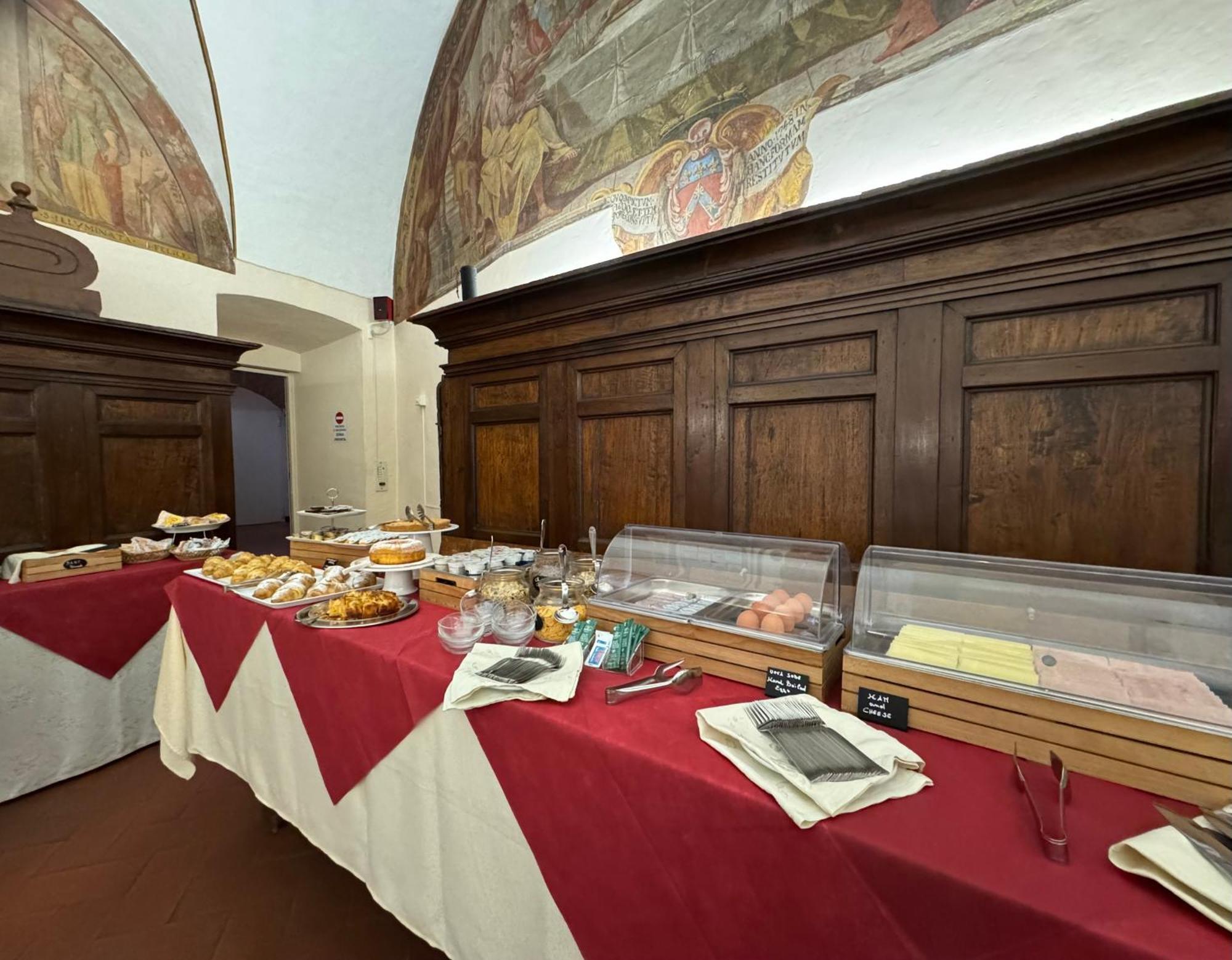 Hotel Monastero Ss. Annunziata Todi Exteriér fotografie The buffet at the 2019 edition of the festival