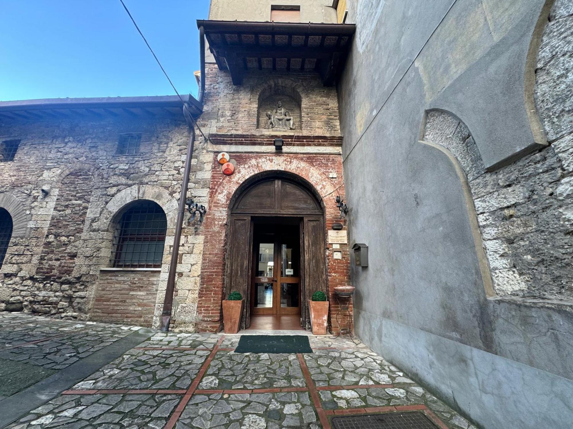 Hotel Monastero Ss. Annunziata Todi Exteriér fotografie Entrance of the museum