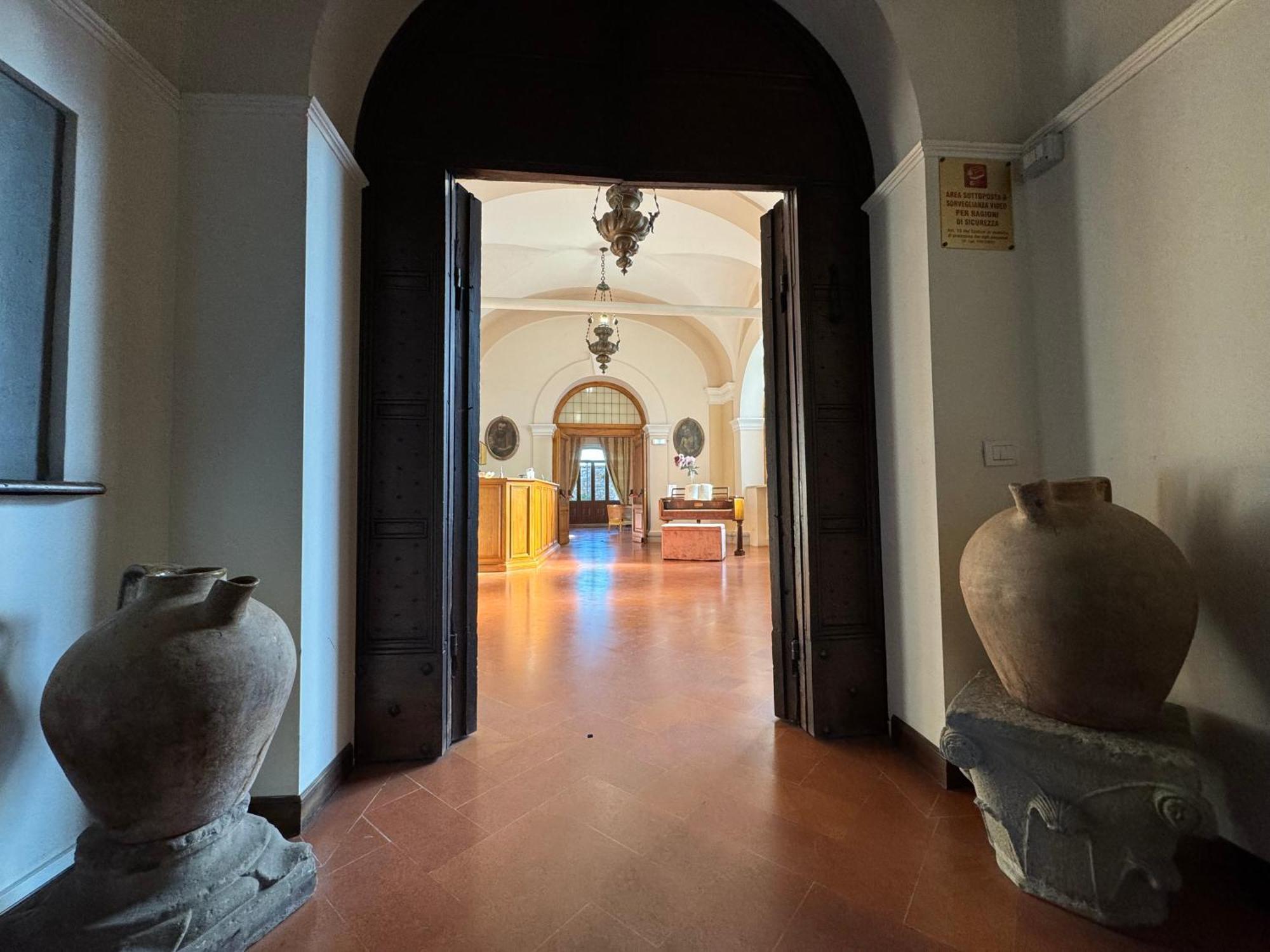 Hotel Monastero Ss. Annunziata Todi Exteriér fotografie Entrance to the museum
