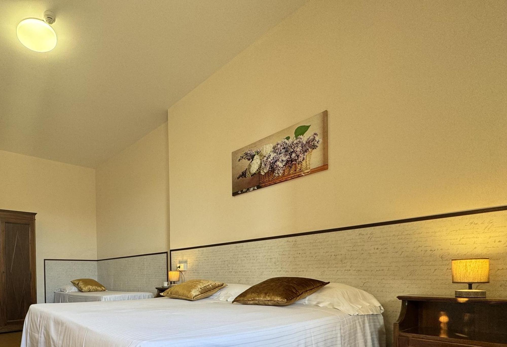 Hotel Monastero Ss. Annunziata Todi Exteriér fotografie A room at the hotel