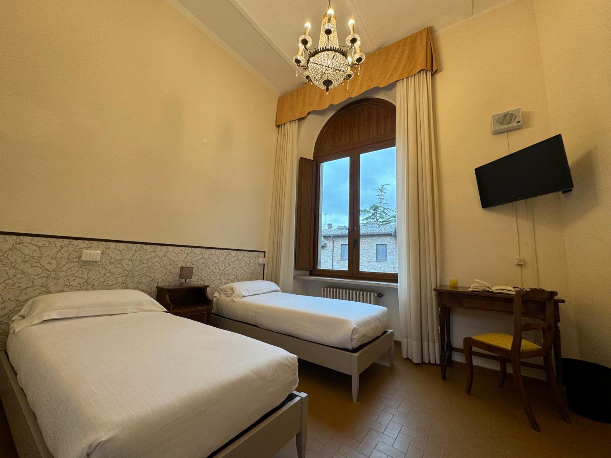 Hotel Monastero Ss. Annunziata Todi Exteriér fotografie A room at the hotel