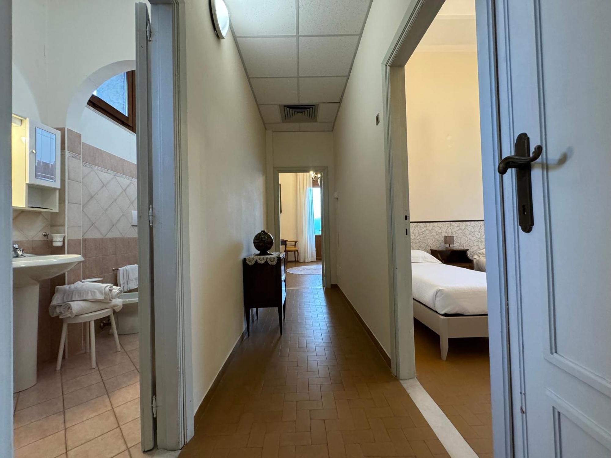 Hotel Monastero Ss. Annunziata Todi Exteriér fotografie A typical room at the hotel