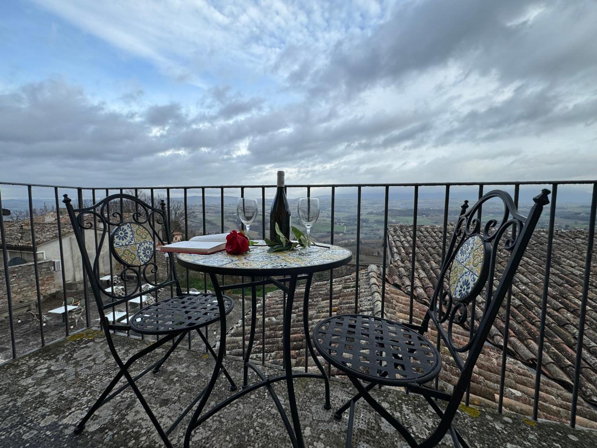 Hotel Monastero Ss. Annunziata Todi Exteriér fotografie The view from the top of the tower