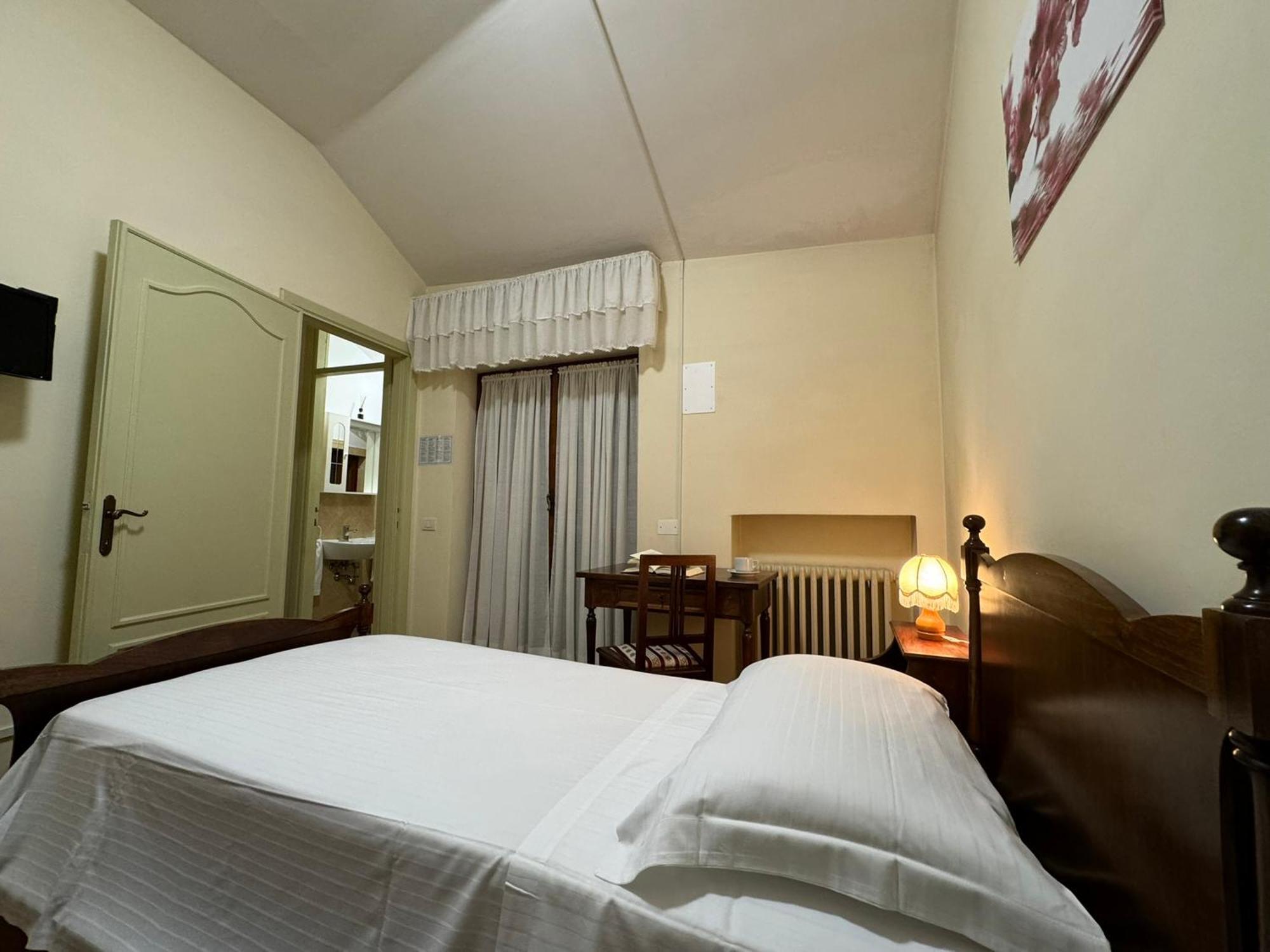 Hotel Monastero Ss. Annunziata Todi Exteriér fotografie A room at the hotel